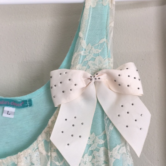 Women’s lace and teal blouse - Picture 2 of 2